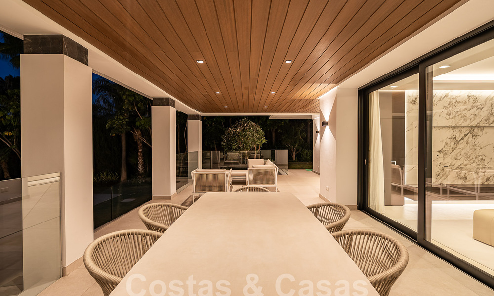 Nueva villa de diseño modernista en venta con vistas al campo de golf en un resort de golf, Marbella - Benahavis 55544