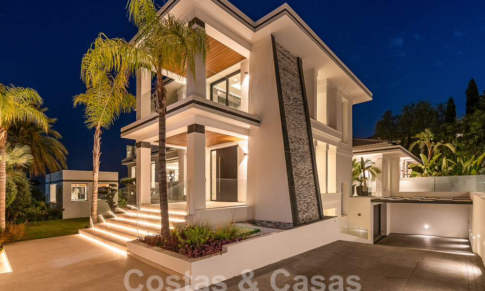 Nueva villa de diseño modernista en venta con vistas al campo de golf en un resort de golf, Marbella - Benahavis 55550