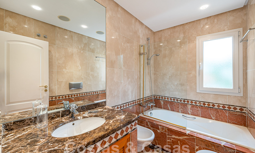 Apartamento de lujo listo para entrar a vivir en venta en el complejo superior Sierra Blanca en la Milla de Oro de Marbella 54968