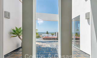 Espaciosa villa de lujo en venta con vistas panorámicas al mar en una gran parcela en Mijas, Costa del Sol 55604 