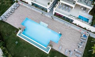 Lujoso y moderno apartamento en planta baja en venta con piscina privada y vistas al mar, en Marbella - Benahavis 55625 
