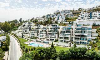 Lujoso y moderno apartamento en planta baja en venta con piscina privada y vistas al mar, en Marbella - Benahavis 55640 