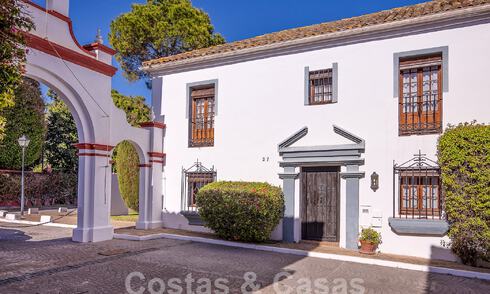 Bonita y pintoresca casa en venta inmersa en el encanto andaluz a un paso de la playa en Guadalmina Baja, Marbella 55371