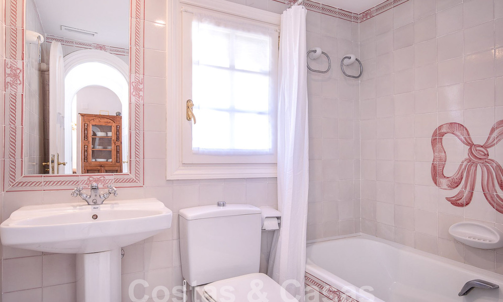 Bonita y pintoresca casa en venta inmersa en el encanto andaluz a un paso de la playa en Guadalmina Baja, Marbella 55376