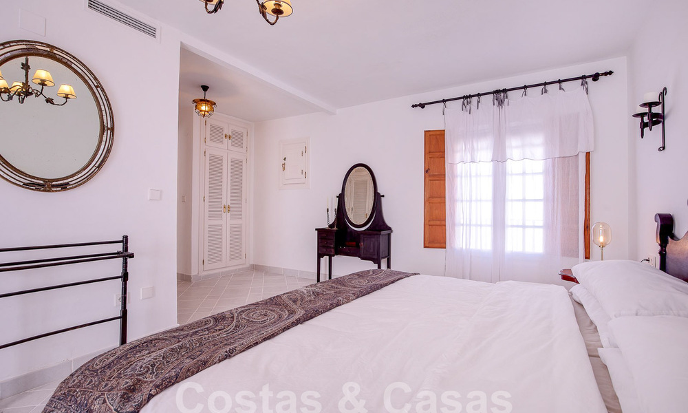 Bonita y pintoresca casa en venta inmersa en el encanto andaluz a un paso de la playa en Guadalmina Baja, Marbella 55379