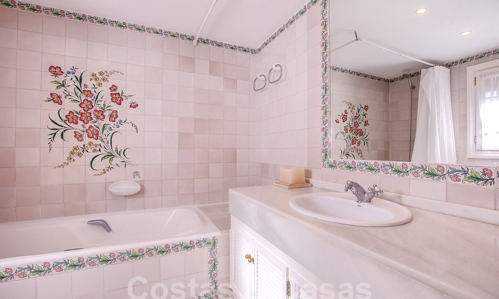 Bonita y pintoresca casa en venta inmersa en el encanto andaluz a un paso de la playa en Guadalmina Baja, Marbella 55381