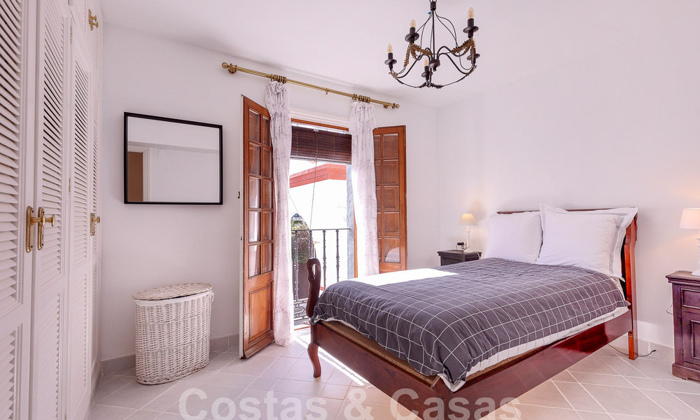 Bonita y pintoresca casa en venta inmersa en el encanto andaluz a un paso de la playa en Guadalmina Baja, Marbella 55382
