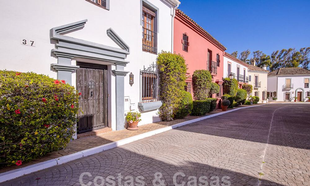 Bonita y pintoresca casa en venta inmersa en el encanto andaluz a un paso de la playa en Guadalmina Baja, Marbella 55385