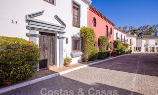 Bonita y pintoresca casa en venta inmersa en el encanto andaluz a un paso de la playa en Guadalmina Baja, Marbella 55385 