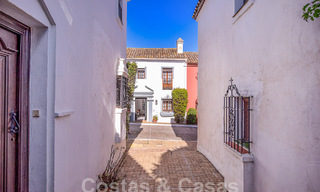 Bonita y pintoresca casa en venta inmersa en el encanto andaluz a un paso de la playa en Guadalmina Baja, Marbella 55386 