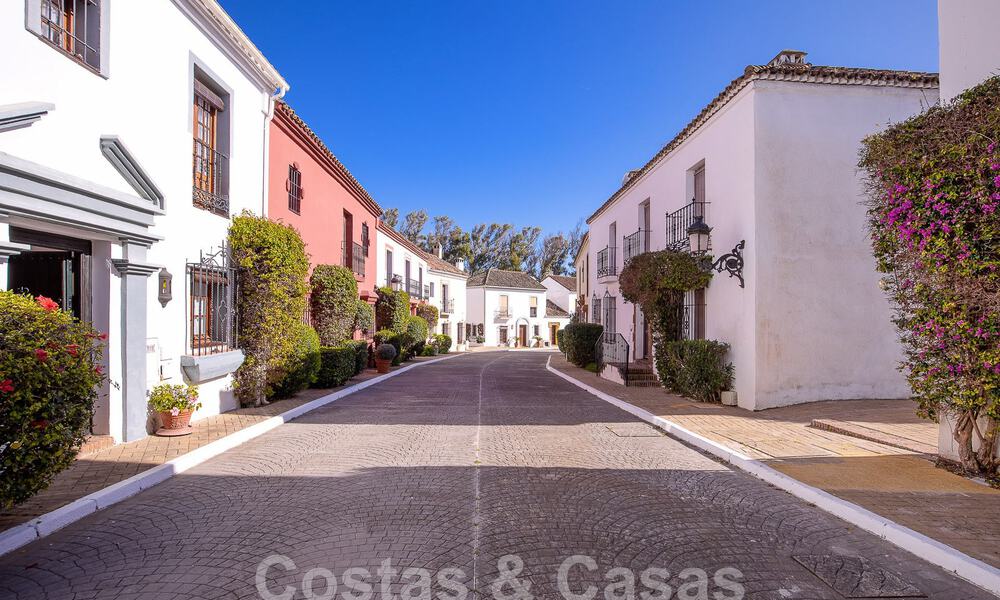 Bonita y pintoresca casa en venta inmersa en el encanto andaluz a un paso de la playa en Guadalmina Baja, Marbella 55387