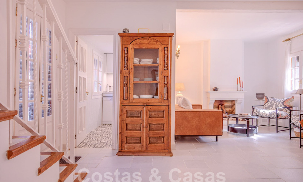 Bonita y pintoresca casa en venta inmersa en el encanto andaluz a un paso de la playa en Guadalmina Baja, Marbella 55395