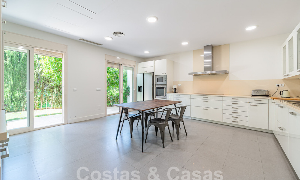 Villa mediterránea de lujo de una sola planta en venta en una zona residencial aislada en la Milla de Oro de Marbella 55733