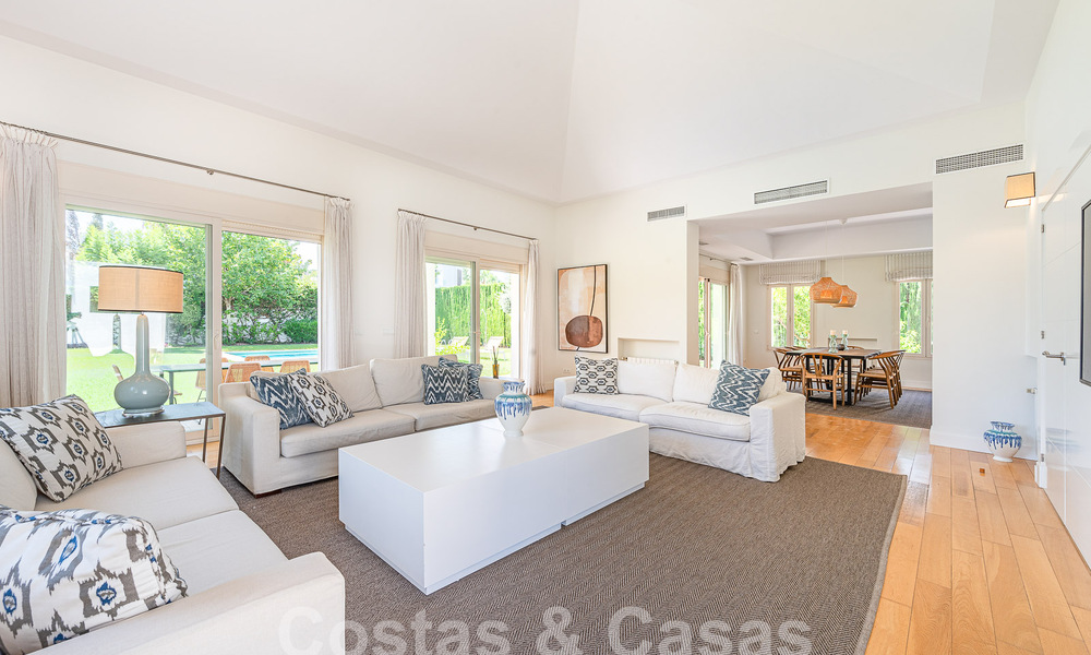 Villa mediterránea de lujo de una sola planta en venta en una zona residencial aislada en la Milla de Oro de Marbella 55734