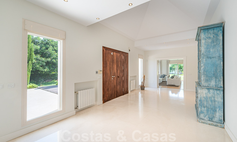 Villa mediterránea de lujo de una sola planta en venta en una zona residencial aislada en la Milla de Oro de Marbella 55736