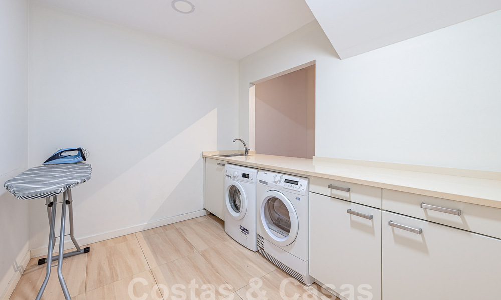 Villa mediterránea de lujo de una sola planta en venta en una zona residencial aislada en la Milla de Oro de Marbella 55739