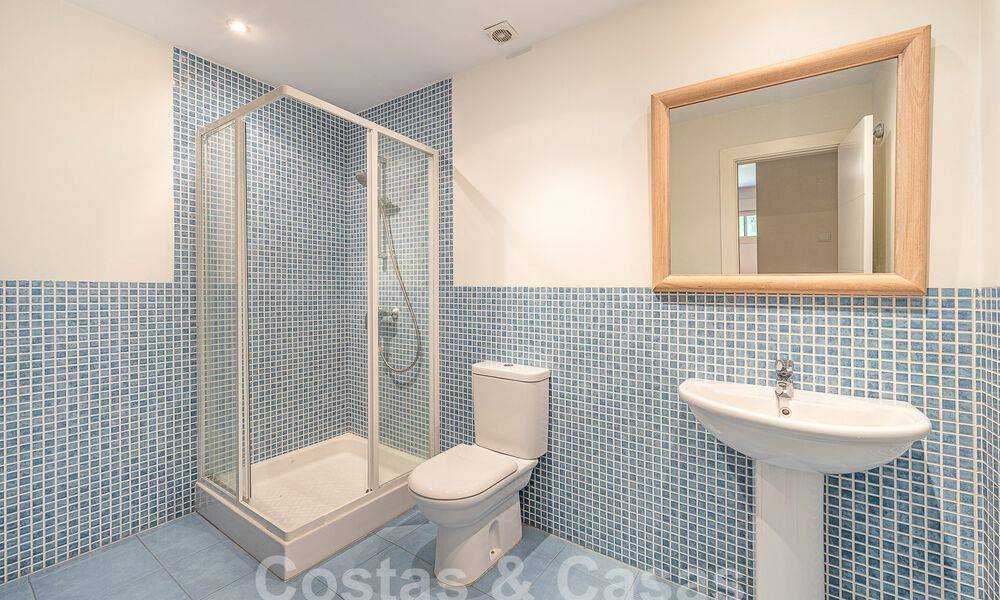 Villa mediterránea de lujo de una sola planta en venta en una zona residencial aislada en la Milla de Oro de Marbella 55741