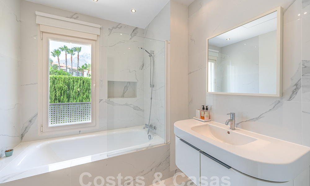 Villa mediterránea de lujo de una sola planta en venta en una zona residencial aislada en la Milla de Oro de Marbella 55752