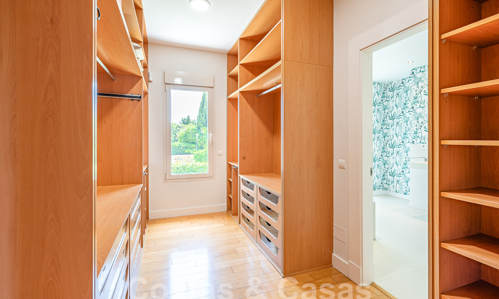 Villa mediterránea de lujo de una sola planta en venta en una zona residencial aislada en la Milla de Oro de Marbella 55756