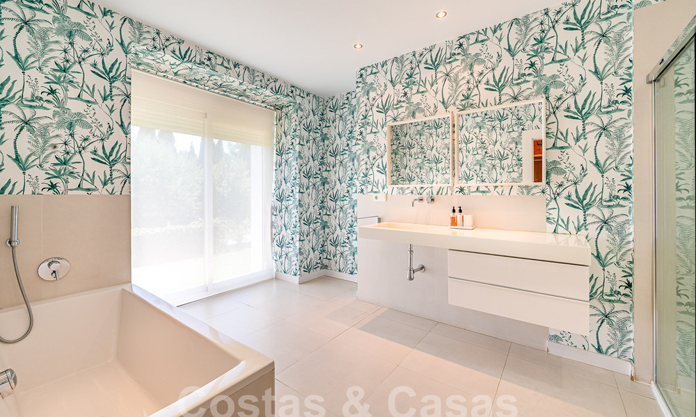 Villa mediterránea de lujo de una sola planta en venta en una zona residencial aislada en la Milla de Oro de Marbella 55757