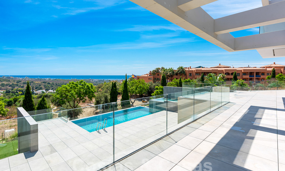 Nueva villa de diseño modernista en venta con impresionantes vistas al mar en prestigioso resort de golf en Marbella - Benahavis 55831