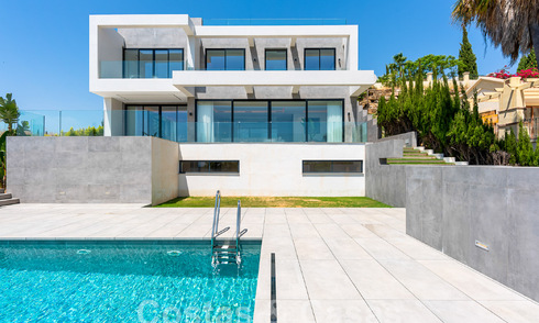 Nueva villa de diseño modernista en venta con impresionantes vistas al mar en prestigioso resort de golf en Marbella - Benahavis 55834