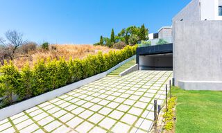 Nueva villa de diseño modernista en venta con impresionantes vistas al mar en prestigioso resort de golf en Marbella - Benahavis 55837 