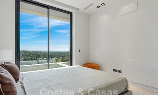 Nueva villa de diseño modernista en venta con impresionantes vistas al mar en prestigioso resort de golf en Marbella - Benahavis 55845 