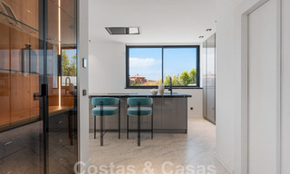 Nueva villa de diseño modernista en venta con impresionantes vistas al mar en prestigioso resort de golf en Marbella - Benahavis 55865 