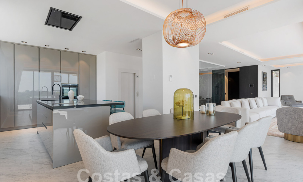 Nueva villa de diseño modernista en venta con impresionantes vistas al mar en prestigioso resort de golf en Marbella - Benahavis 55866