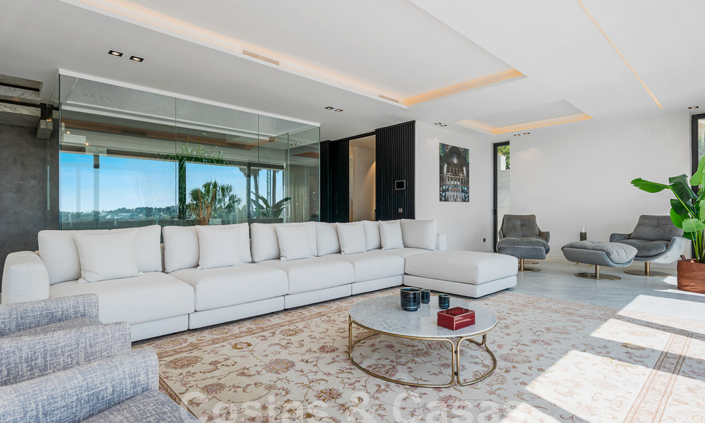 Nueva villa de diseño modernista en venta con impresionantes vistas al mar en prestigioso resort de golf en Marbella - Benahavis 55871