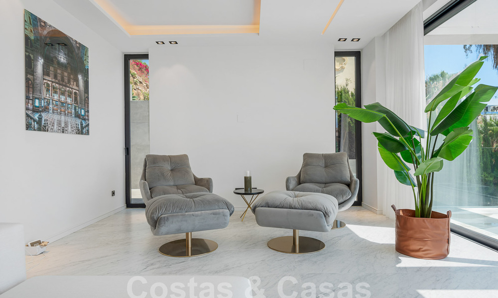 Nueva villa de diseño modernista en venta con impresionantes vistas al mar en prestigioso resort de golf en Marbella - Benahavis 55872