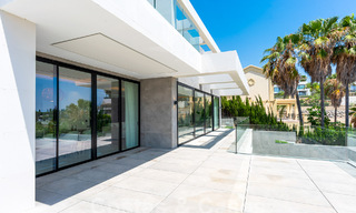 Nueva villa de diseño modernista en venta con impresionantes vistas al mar en prestigioso resort de golf en Marbella - Benahavis 55887 