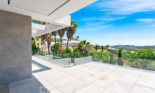 Nueva villa de diseño modernista en venta con impresionantes vistas al mar en prestigioso resort de golf en Marbella - Benahavis 55889 