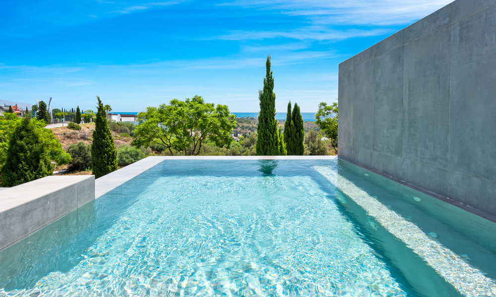 Nueva villa de diseño modernista en venta con impresionantes vistas al mar en prestigioso resort de golf en Marbella - Benahavis 55896