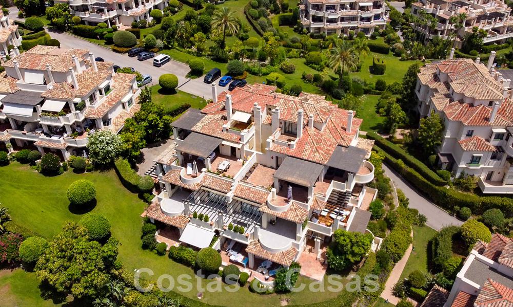 Lujoso ático dúplex en venta en complejo cerrado junto a campo de golf en Marbella - Benahavis 56000