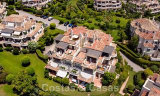 Lujoso ático dúplex en venta en complejo cerrado junto a campo de golf en Marbella - Benahavis 56000 