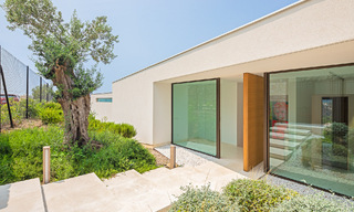 Villa de lujo ultramoderna en venta en primera línea de golf en el prestigioso Marbella Club Golf Resort en Benahavis 56108 