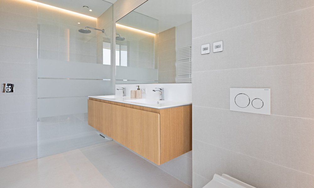 Villa de lujo ultramoderna en venta en primera línea de golf en el prestigioso Marbella Club Golf Resort en Benahavis 56114