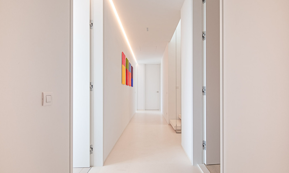 Villa de lujo ultramoderna en venta en primera línea de golf en el prestigioso Marbella Club Golf Resort en Benahavis 56120