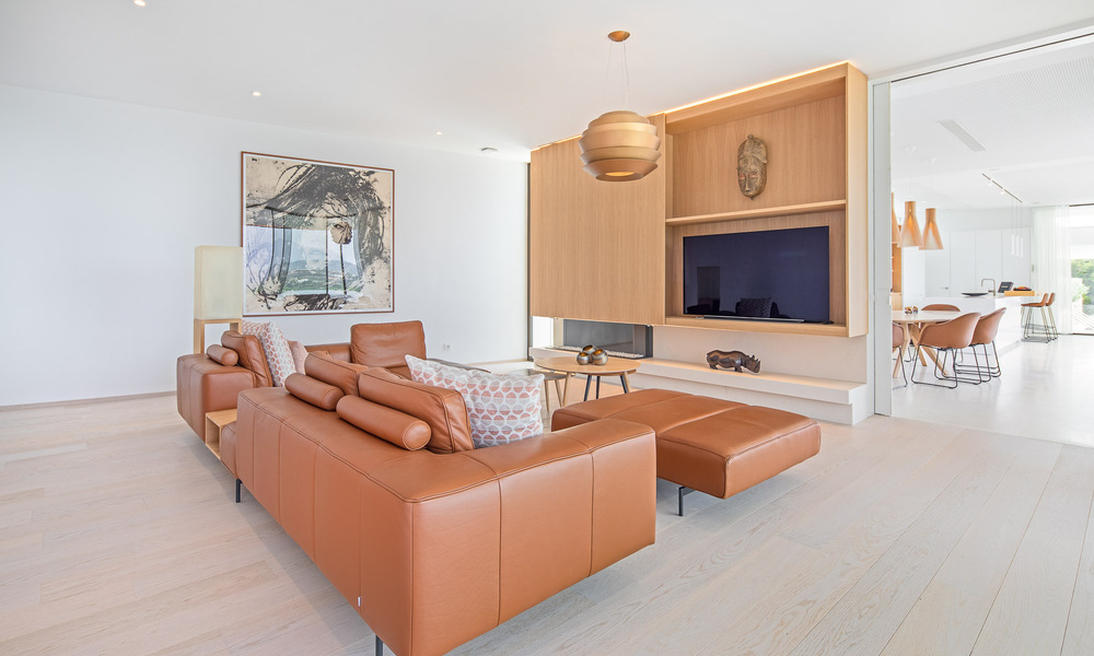 Villa de lujo ultramoderna en venta en primera línea de golf en el prestigioso Marbella Club Golf Resort en Benahavis 56128