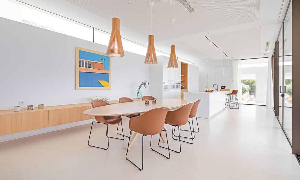 Villa de lujo ultramoderna en venta en primera línea de golf en el prestigioso Marbella Club Golf Resort en Benahavis 56130