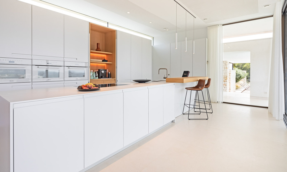 Villa de lujo ultramoderna en venta en primera línea de golf en el prestigioso Marbella Club Golf Resort en Benahavis 56132