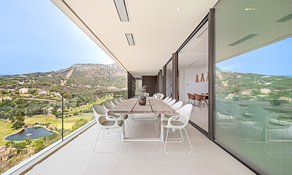 Villa de lujo ultramoderna en venta en primera línea de golf en el prestigioso Marbella Club Golf Resort en Benahavis 56135