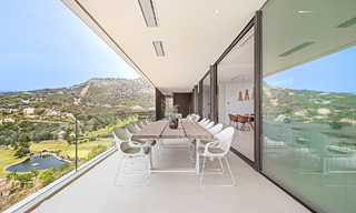 Villa de lujo ultramoderna en venta en primera línea de golf en el prestigioso Marbella Club Golf Resort en Benahavis 56135 