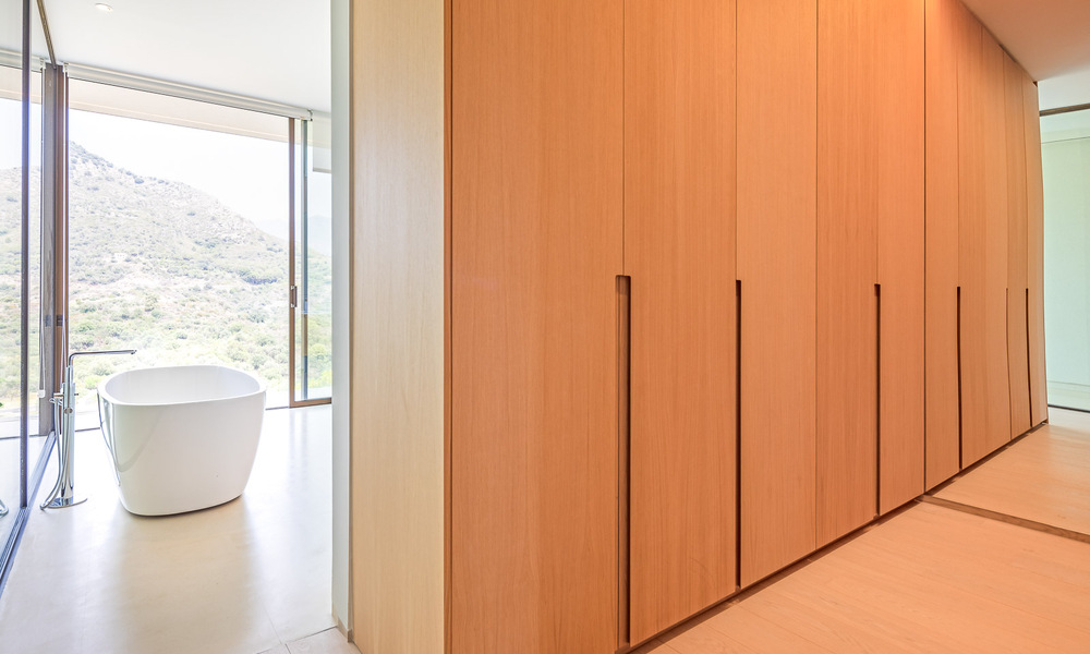 Villa de lujo ultramoderna en venta en primera línea de golf en el prestigioso Marbella Club Golf Resort en Benahavis 56137