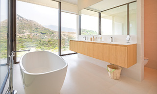 Villa de lujo ultramoderna en venta en primera línea de golf en el prestigioso Marbella Club Golf Resort en Benahavis 56138 