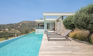 Villa de lujo ultramoderna en venta en primera línea de golf en el prestigioso Marbella Club Golf Resort en Benahavis 56142 