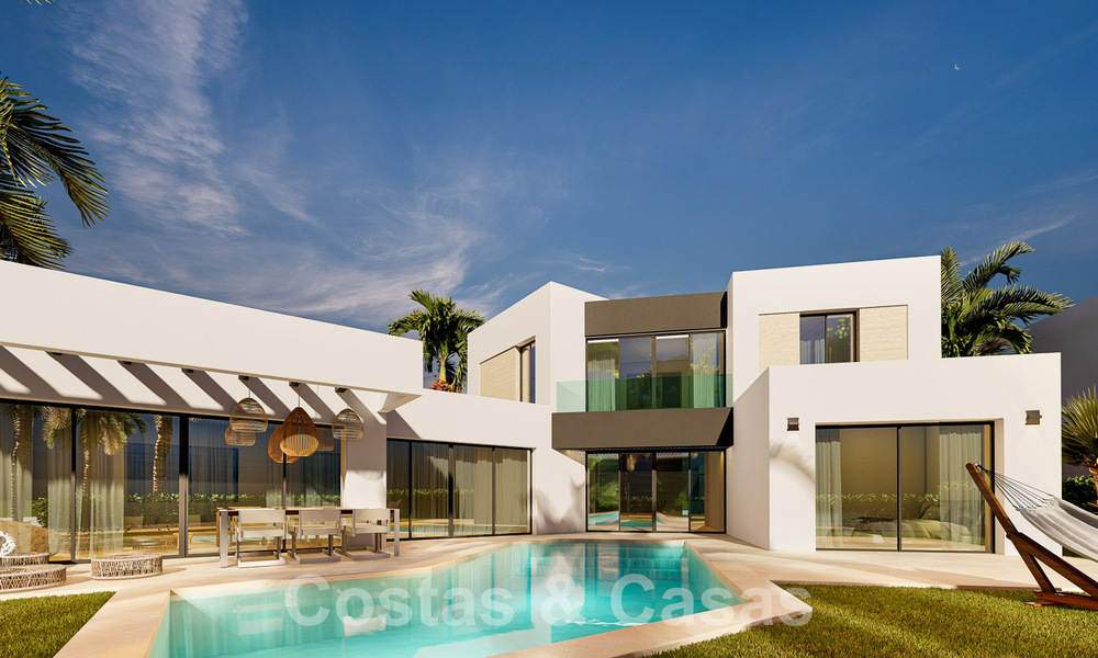 Nuevas y modernas villas de lujo en venta en primera línea de golf cerca de todos los servicios en Estepona 55730