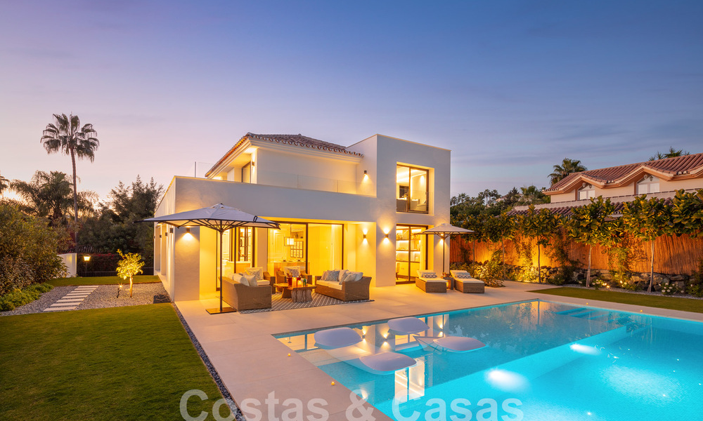 Villa superior renovada de estilo moderno en venta en el corazón del valle del golf de Nueva Andalucia, Marbella 56039